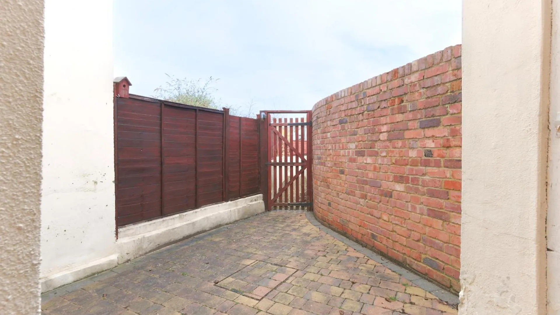 Pittville Place - Near Cheltenham Town - 2 Bed Home - Sleeps 6 0*,  United Kingdom