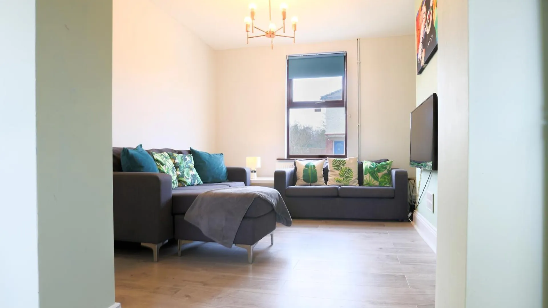 Holiday home Pittville Place - Near Cheltenham Town - 2 Bed Home - Sleeps 6